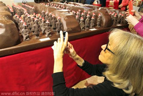 chocolate terracotta warriors ready for christmas[2] cn