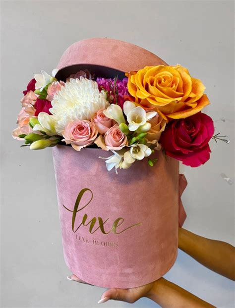 flowerbomb large luxe blooms