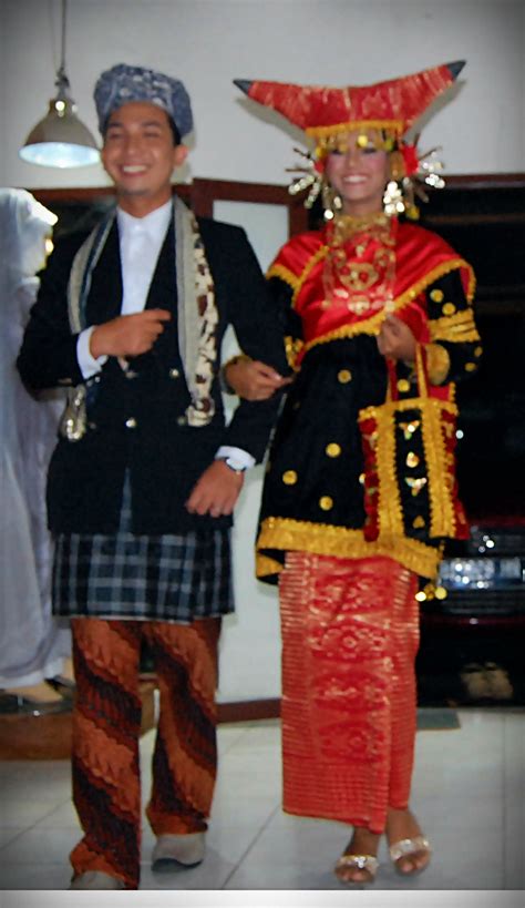 ragam khas pakaian adat tak boncah palanta budaya
