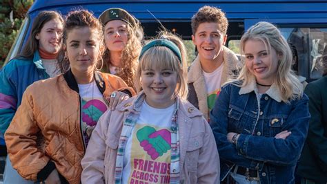 Derry Girls Así Es La Inteligente Comedia Adolescente De Netflix Que
