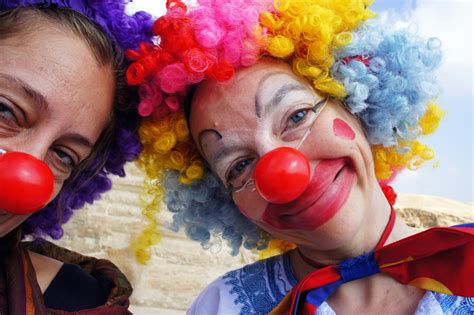 Professional Clowns Explain How The Creepy Clowns Are