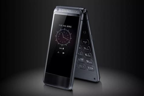 samsung hopes nostalgia  drive sales   modernized flip phone