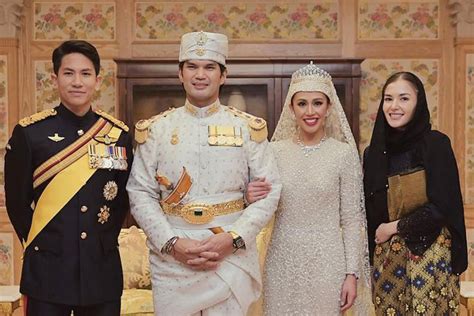 sultan  bruneis daughter princess azemah marries   cousin  week long wedding