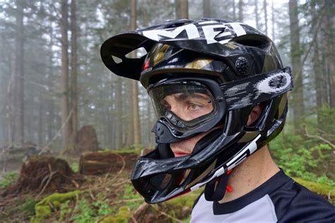lightest full face helmet   world met parachute review singletracks mountain bike news