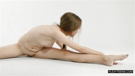 Hot Abel Rugolmaskina Brunette Naked Gymnast 4tube