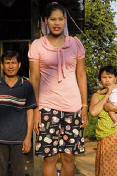 world s tallest teenager malee duangdee 08 pics video