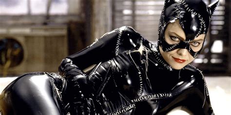 Cosplayer Recreates Catwomans Suit From Batman Returns