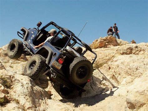 images  jeep rock climbing  pinterest lost trucks  jeep wranglers