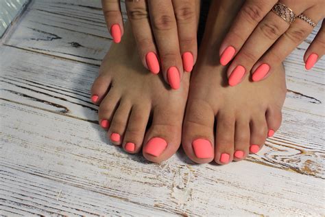 deluxe nails  spa read reviews  book classes  classpass