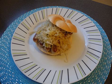 sauerkraut burger mit nuernberger rostbratwuerstchen rezept