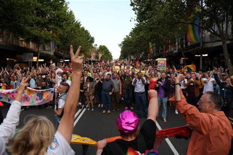 australians celebrate majority support for same sex marriage