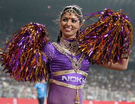 ipl 5 cheer leaders in traditional saree photos