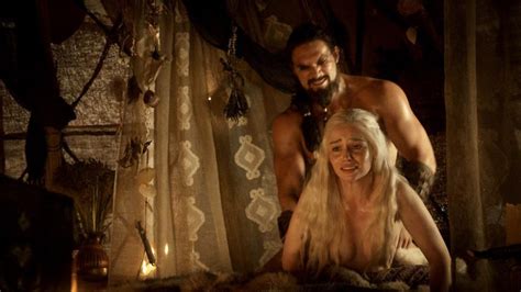 emilia clarke nude pics and naked in sex scenes scandal