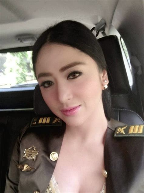 Dewi Persik Hot Selfie Foto Galeri Zona Artis Lagi