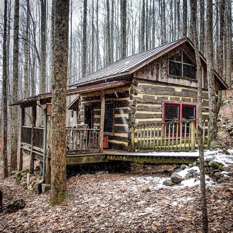 pin  srd  srd wood house cabin orman evleri cabins   woods small log cabin