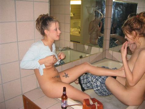 2 naked amateur have fun in bathroom nsfw sluts sexy amateur sluts