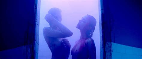 nude scenes from the neon demon movie hd porn 11 xhamster