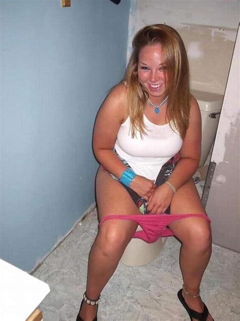 women peeing in the toilet xxx sex photos comments 5