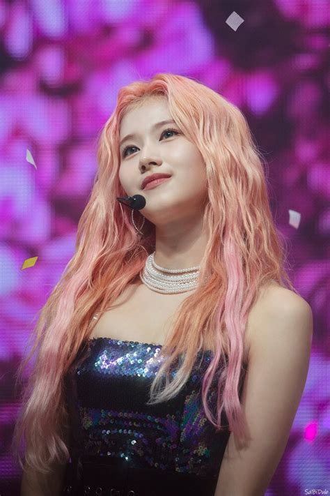 12 Times Twice S Sana Proved That She S The Queen Of Sexy Shoulders