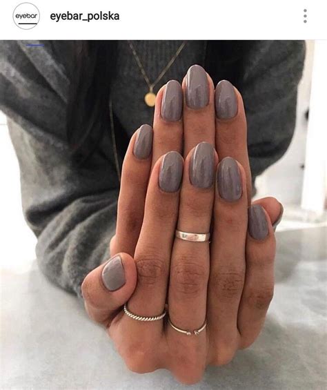 pin van anais deprez op nails   grijze nagels nagels grijze nagellak