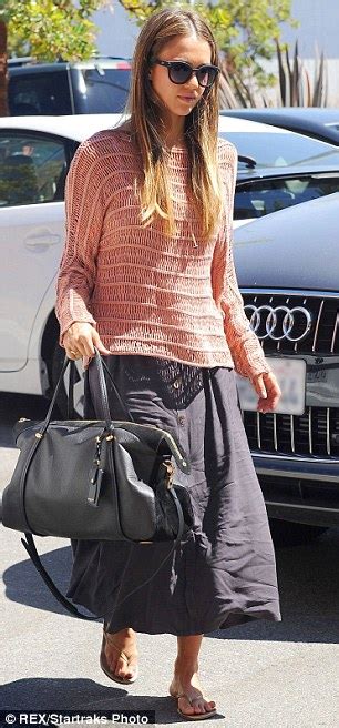 jessica alba goes from yummy mummy to just plain mumsy in unflattering