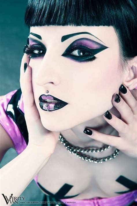 Pin By Patthy Bruxa On Make Goth Makeup Gothic Makeup