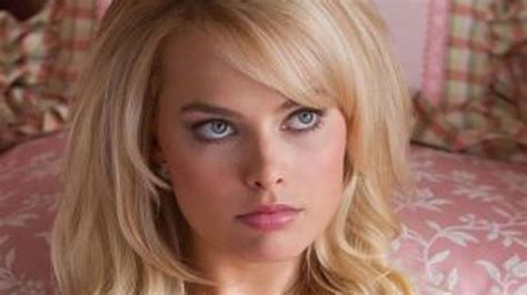 margot robbie reveals injuries suffered when shooting wolf of wall