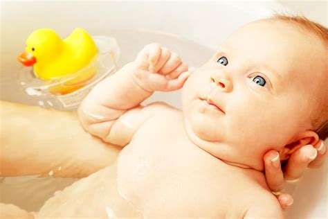 bathe  newborn    time smart mom ideas