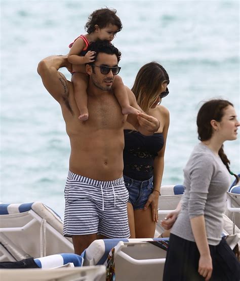 aaron diaz photos photos aaron diaz and lola ponce enjoy