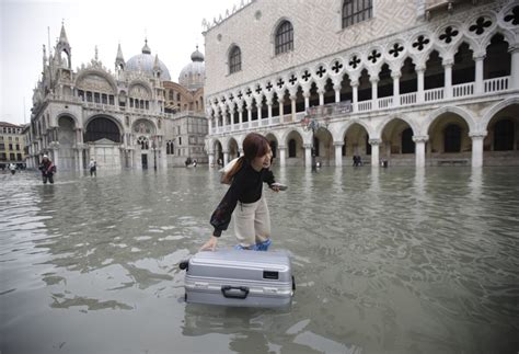 italy declares state  emergency  venice   worst flood  recorded
