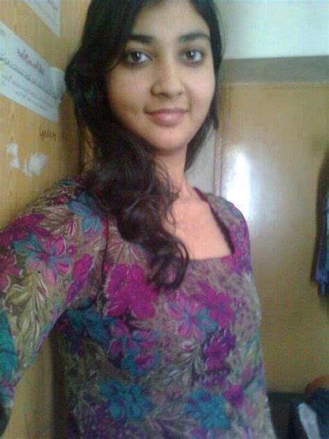 Simple Pakistani Girls Telugu Tamil Kerala Malayalam Aunties Hot Gallery