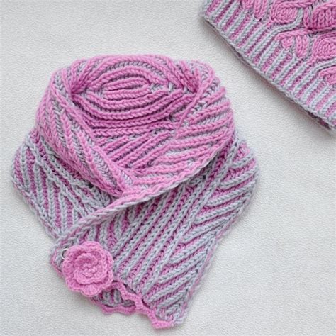 How To Knit A Scarf With Two Colors For Beginners