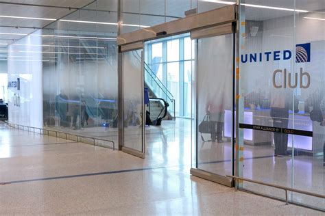 ultimate guide  united club access  points guy