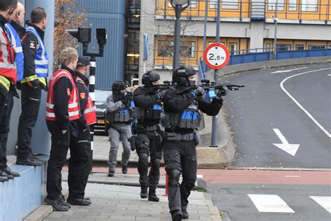 hulpdiensten zetten terroristische aanslag bij lumc  scene leidsch dagblad