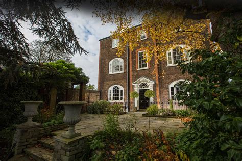 park house  london offers beautiful hampton court accommodation sleeps