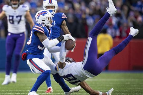 vikings justin jefferson saves  day  remarkable catch