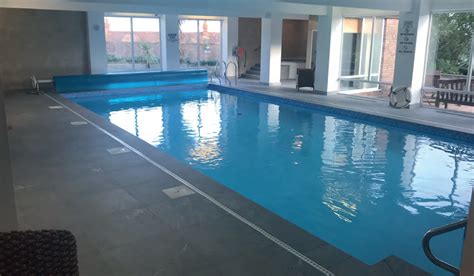 hotel pool   star treatment pool  spa scene