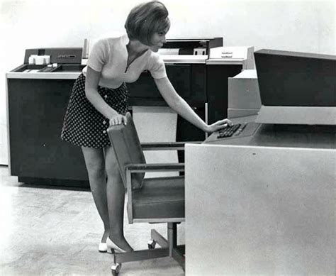 37 Vintage Portrait Photos Of Sexy Secretaries In The 1960s ~ Vintage