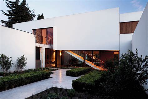 studio designs   shaped house contemporist
