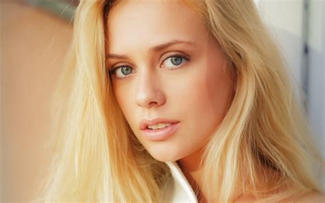 close up photo of woman s face with blonde hair hd wallpaper