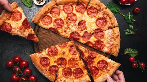 pi day  deals phoenix restaurants offer  discounted pizza
