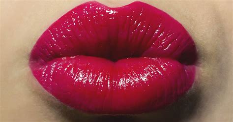 four of the disgusting things that can happen when you kiss someone
