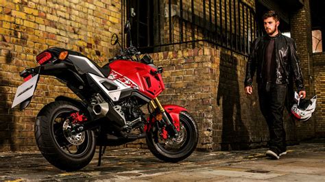 cc motorbikes range fuel efficient bikes honda uk