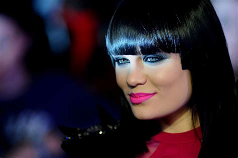 afowzocelebstar jessie j shows her ‘price tag to ‘the late late show
