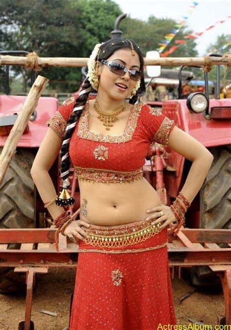 Meenakshi Hot Tamil Masala Actress Exposing Her Hot Deep