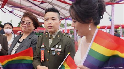 taiwan military marries lgbt couples for first time