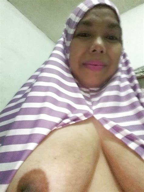 Indonesian Tante Berjilbab Selfi Bugil 7 Pics Xhamster