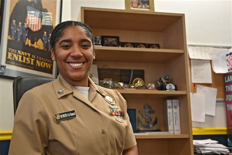 sailor  home  recruit  finds success united states navy