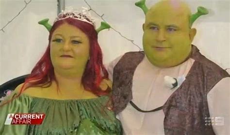 Couple Dress As Shrek And Princess Fiona For Their Wedding Daily Mail