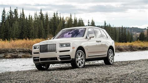 rolls royce cullinan  cool facts motortrend